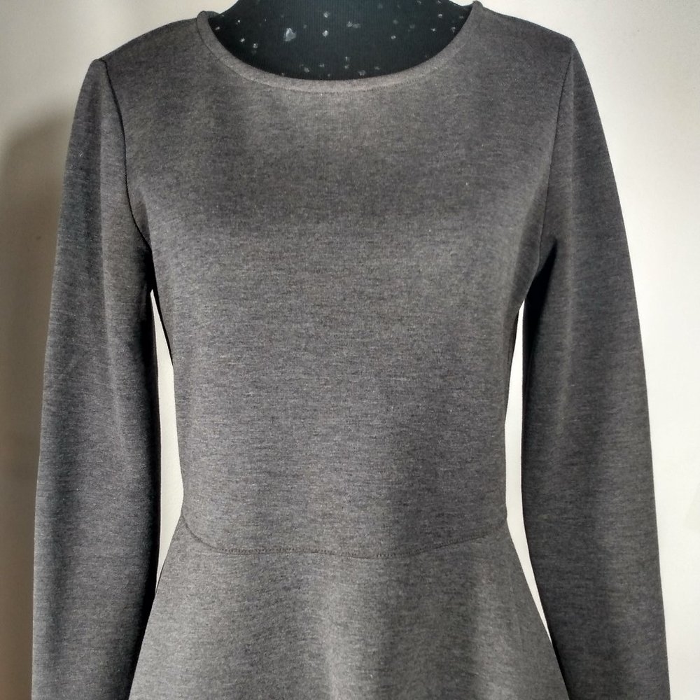 Ann Taylor Gray Peplum Long Sleeved Sweater Top Size: XS